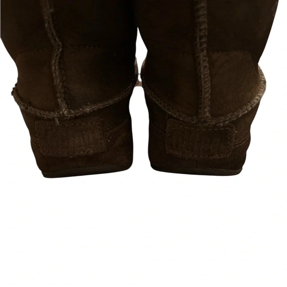 Fitflop Mukluk Sheepskin winter Boots,size 2